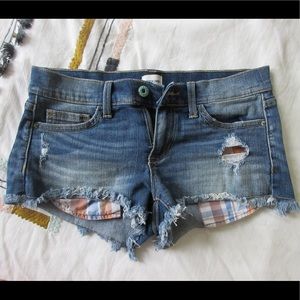 Super cute denim short shorts.
